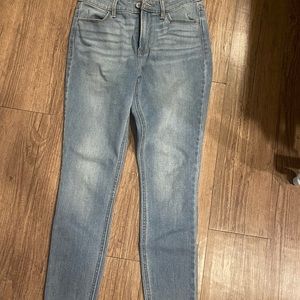 Old navy skinny jeans. Size 4